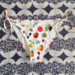 White fruit print bikini bottoms with tie sides #fruitprint #beachwear